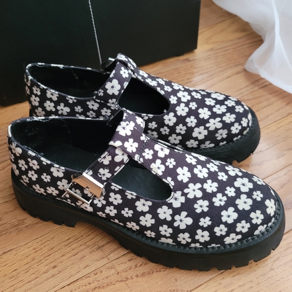 Call It Spring Shoes - Call it Spring Amelyaa floral daisy print mary jane platform shoes 7